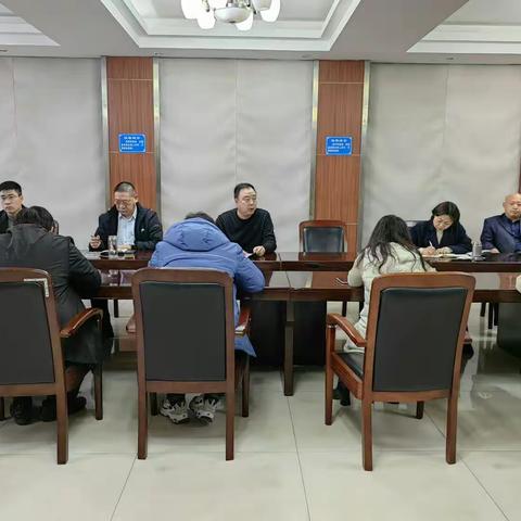 信访局传达贯彻全国“两会”精神