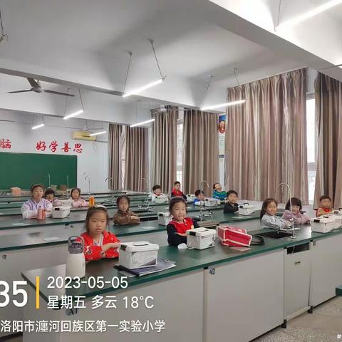 瀍河一实小机器人搭建社团--《弹簧夹》