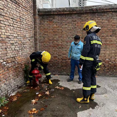 雁塔西路消防救援站深入辖区易燃易爆场所开展六熟悉工作