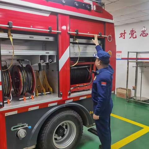 雁塔西路消防救援站对辖区卫星消防站开展突击督导检查