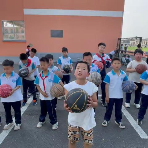 洪河屯乡第一中心小学篮球社团