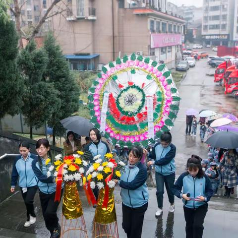 追寻革命足迹，传承红色基因——崇仁县幼儿园党支部主题党日活动