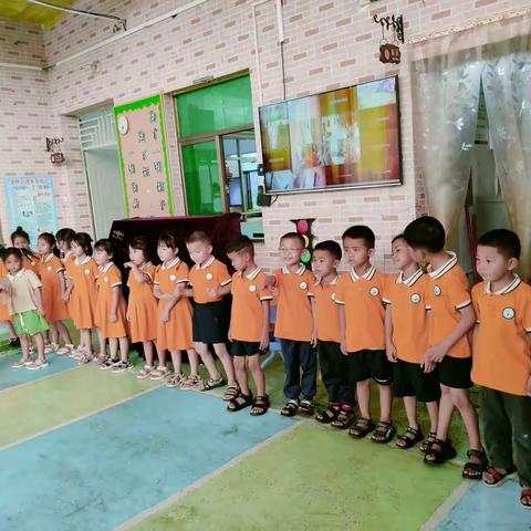 乌烈幼儿园果果班晨练开始啦