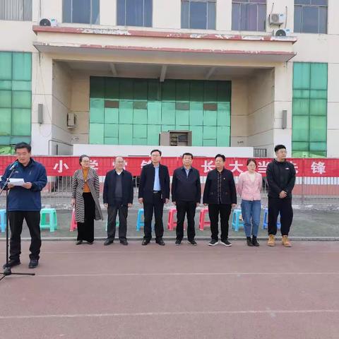 “从小学雷锋，长大当先锋”————曲阜市作协开展学雷锋主题教育进校园活动