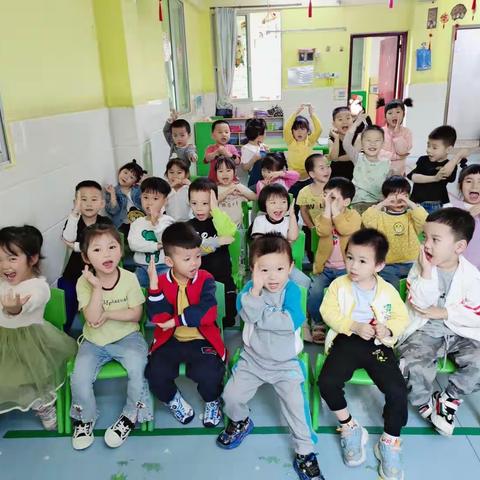 阳光幼儿园小班第14周生活回顾