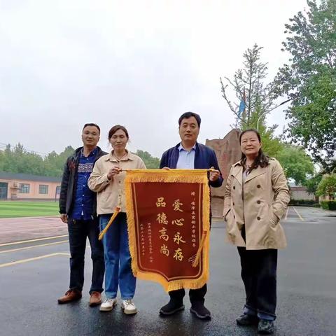 蒙蒙细雨润万物   绵绵春风暖人心