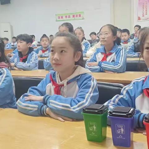 “小手拉大手，共倡低碳生活”——民主小学节能环保主题教育活动。