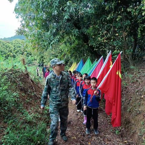 缅怀革命先烈 传承红色精神——桂平市社坡镇新华中心小学祭扫革命烈士刘文松之墓主题活动