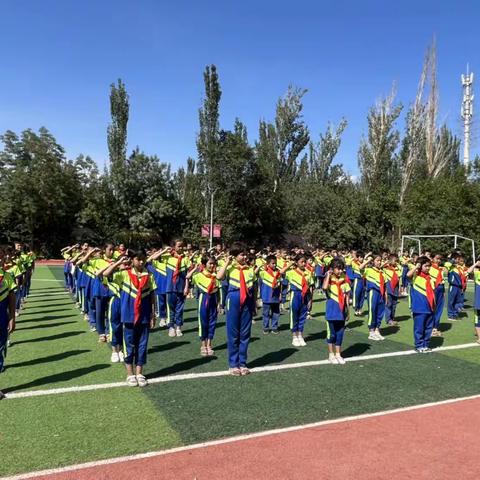 高昌区葡萄沟中心小学2023年“小小石榴籽·学习二十大·争做好队员”新队员入队仪式