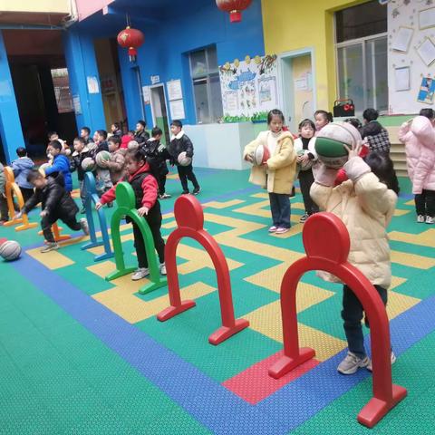 【溆浦县育苗幼儿园】“玩中学习，乐中成长”果果二班一周精彩回顾