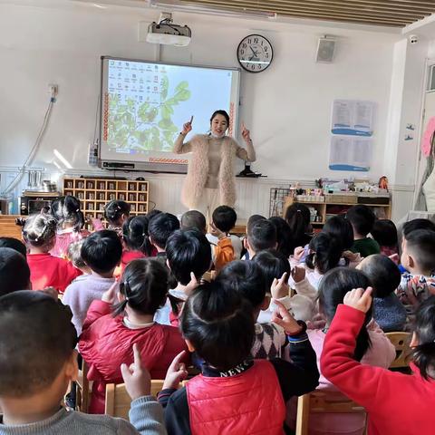 小六班2月份家长助教活动——《古朗月行》