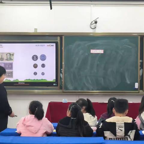 赛课磨砺促花开   三尺讲台展风采