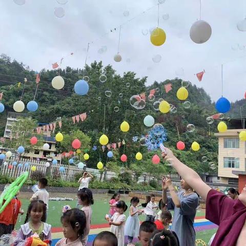 “花样玩水，清凉一夏，我的六一我做主”——米贝中心幼儿园第十七周周记