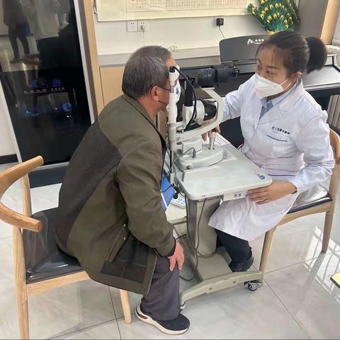 【历下明湖】“社区眼科义诊，光明与爱同行”——县西巷社区新时代文明实践站爱心助民义诊活动