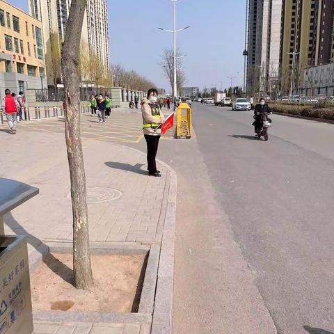 站好“护学岗”，巩固“保护墙”——榆次区城西学校三年级二班家长护学岗护学工作