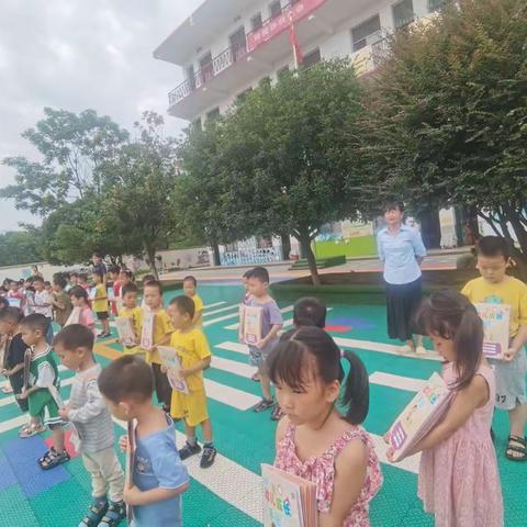 让孩子的起点充满爱：湘江幼儿园招收2—6岁幼儿，托班、小、中、大班。招生电话：1818897507