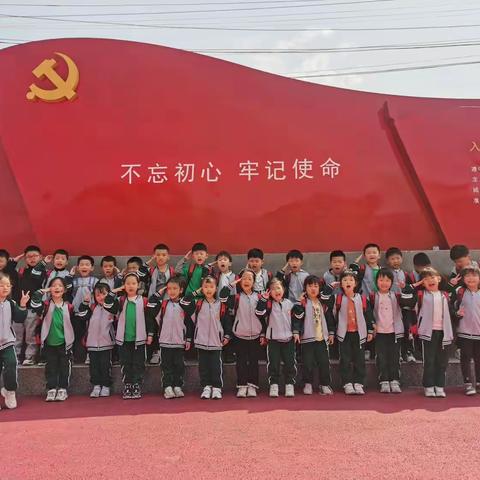 佳汇幼儿园～天趣童游之～追寻红色足迹