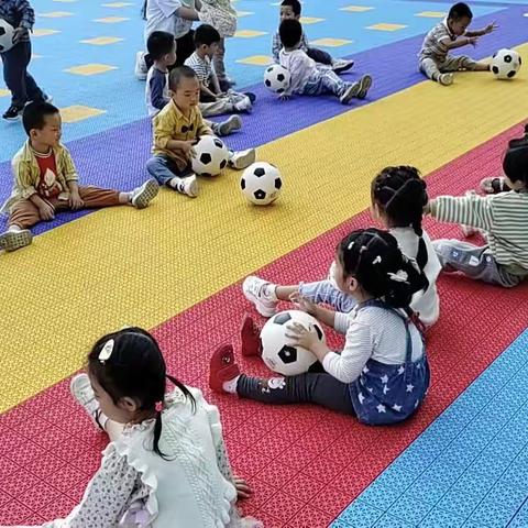 【翰林苑幼儿园张老师】2022年9月份小二班户外游戏《推、推、推》观察记录