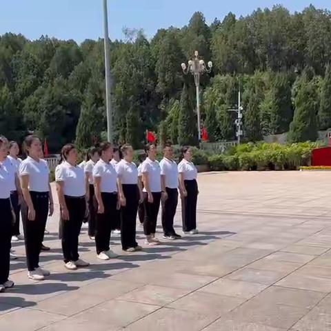 中药材市场党支部进行“缅怀革命先烈，感恩奋进新征程”红色之旅党日活动。