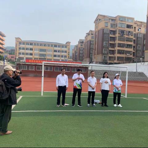 踏梦前行         向阳拔节——-万里中学八年级学子走出“红色之旅”靓丽风景