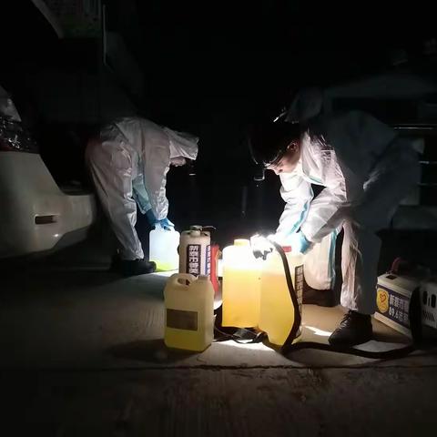 新泰市善美89.6志愿者为学校消毒杀菌活动