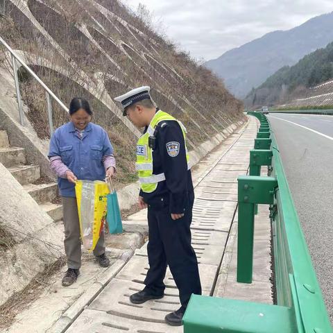 【宝鸡高交大队】春季安全紧跟现场劝导