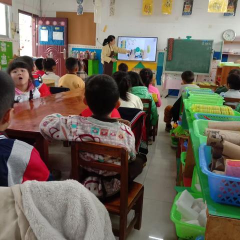 校椅镇东圩育苗幼儿园大班半个柠檬美术《吃青团》