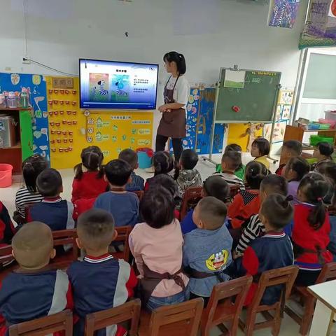 校椅镇东圩育苗幼儿园中班半个柠檬美术《草原斑马》