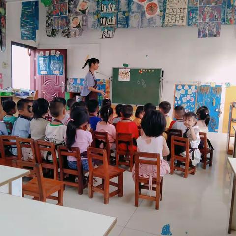 校椅镇东圩育苗幼儿园中班半个柠檬美术《枇杷熟了》