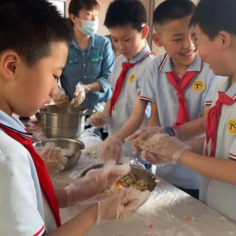 今天我给您做饭——合肥市大通路小学五2中队母亲节送温暖主题活动