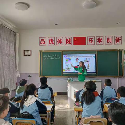 梅河口市小杨学校初中部"导学探究 当堂练习"教学模式下的教学主任示范课