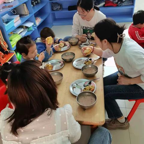 美好“食”光 “味”爱而来———辛店镇中心幼儿园