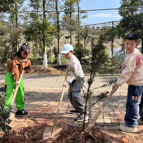 弘扬雷锋精神 争做时代新时代好少年 ——天易金霞小学2007班3月学雷锋月活动