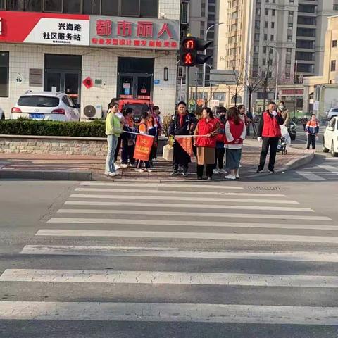 爱心护学岗，暖心护成长——日照市第二实验小学二年级2班护学岗纪实