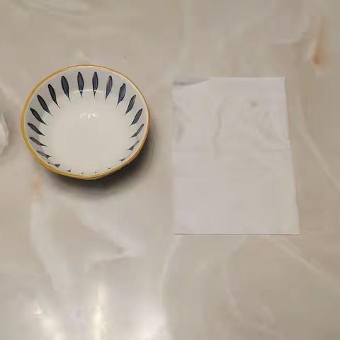 大家好，我是五（1）班的蔡晨乐.我今天来做的实验是《安然无恙的纸巾》