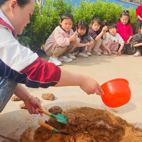 龙都中心幼儿园大两河分园大一班～快乐玩泥巴活动