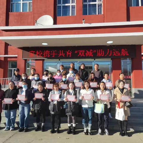 家校携手共育 “双减” 助力远航--- 纸浆街小学召开家长会简讯