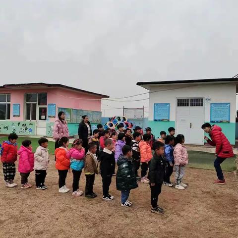 消防演练进校园，防火安全记心间--黄土坎幼儿园消防演练活动