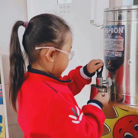 养成喝水好习惯——新军屯镇中心幼儿园大班教育随笔