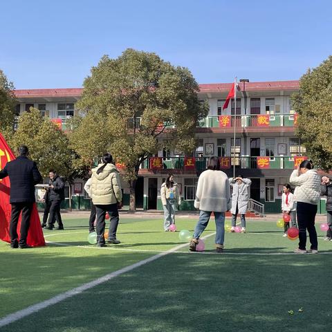 巾帼英才 铿锵玫瑰——湛河区褚庄中心小学三八妇女节教师趣味活动