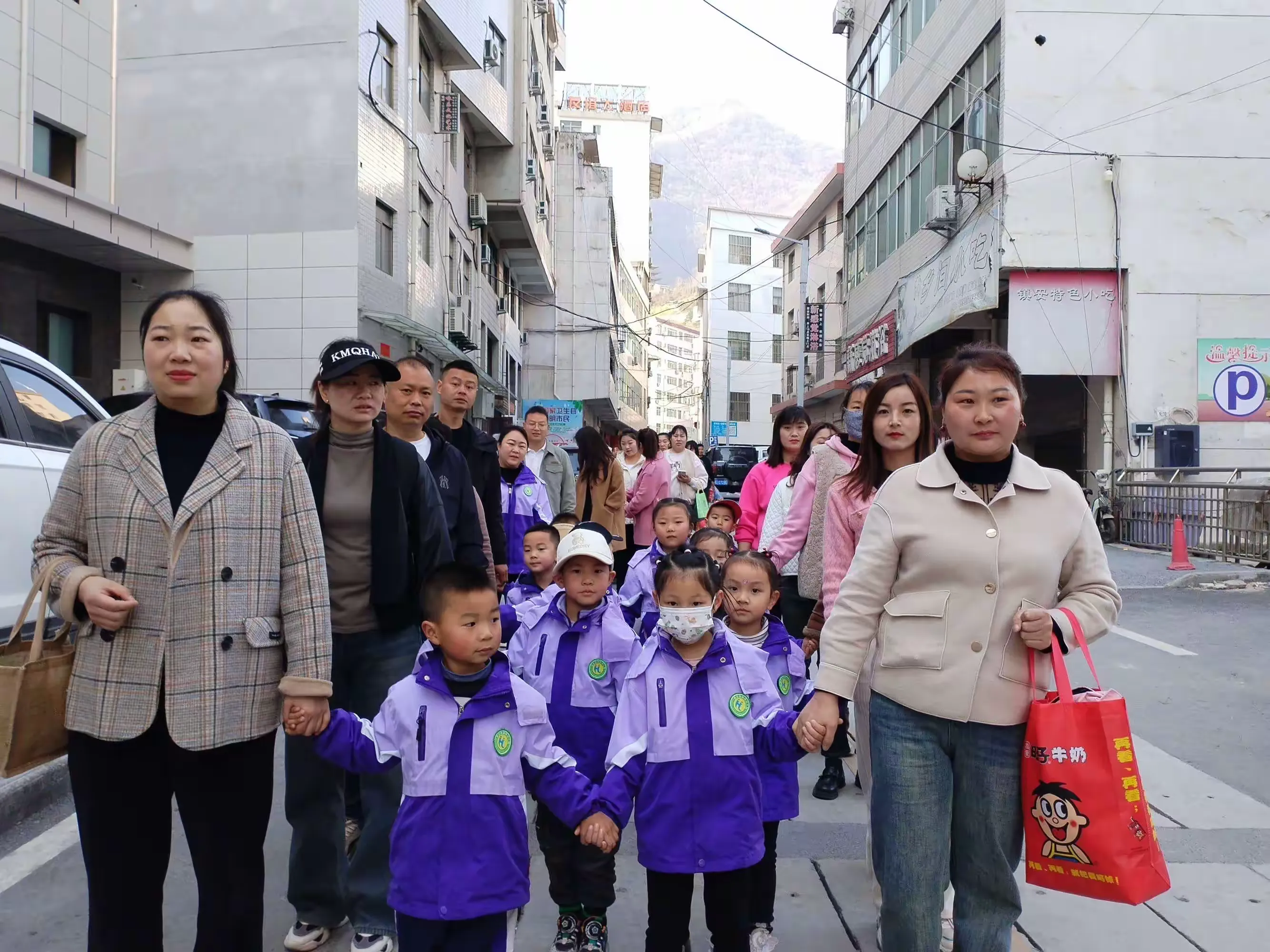 简篇-翰林幼儿园“不负春光——童年“筝”好”——放风筝主题活动