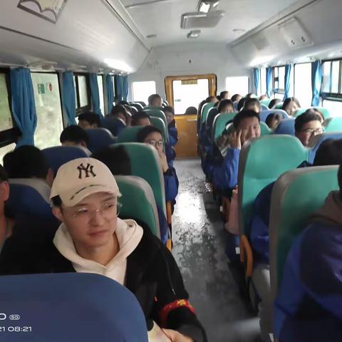 青春飞扬正追梦，劳动光荣好少年