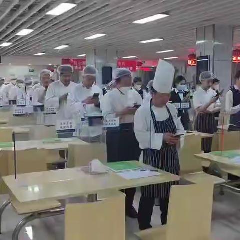 中铁大厦项目新员工培训181食品安全控制点，带领全体员工学习金丰励志三首歌曲。