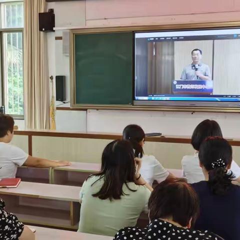 【贯彻二十大 教育在行动】江门市新会区平山小学教师收看《“五邑名师大讲堂”第十九期》培训活动直播