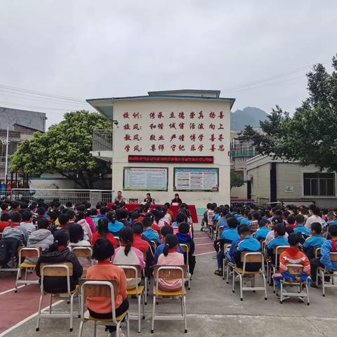 预防校园欺凌 共建和谐校园——钟山县回龙镇西江桥完全小学进行防欺凌安全教育讲座