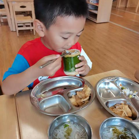 幼儿园五月特色美食-哈尼族