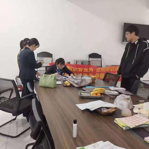 建设银行建德新广场支行开展“金融知识普及月”活动