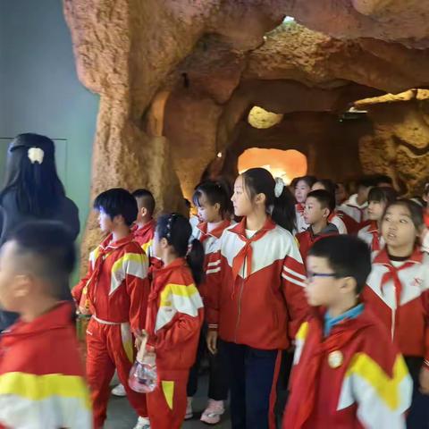 “观大千世界 感社会深情 懂时代责任 立鸿鹄之志”——玻璃圪旦小学研学活动