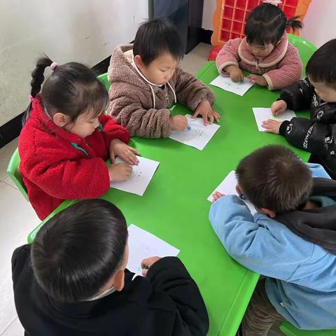 我给螃蟹画新衣——东源乡羊子小学附属幼儿园