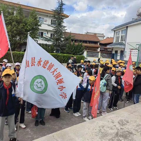 春有约，花不误，年年岁岁不相负——大围埂小学春游记（副本）